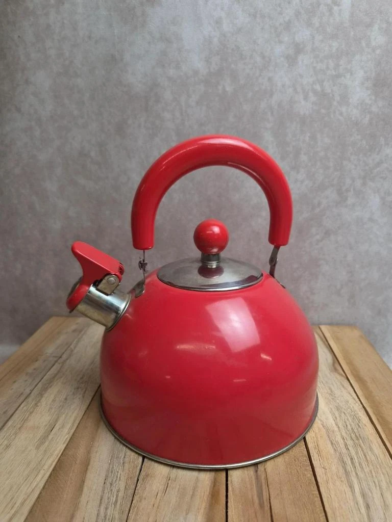 Bouilloire vintage rouge en acier inoxydable – 2,5 L